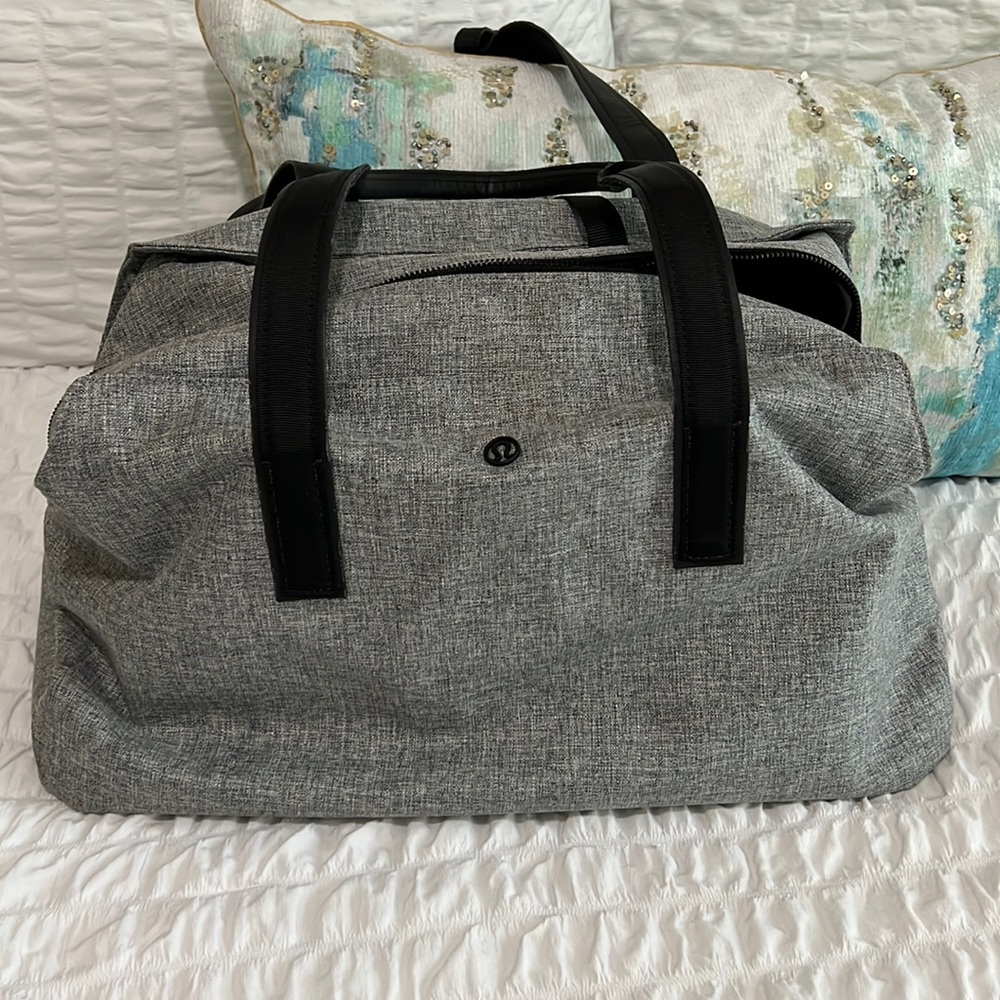 Lululemon gym bag gray